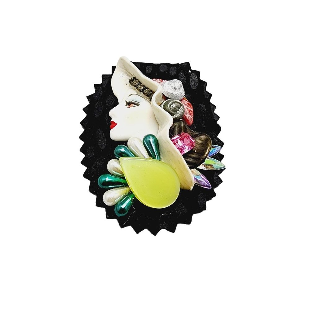 Vintage 80's Resin Lady Brooch (A763)